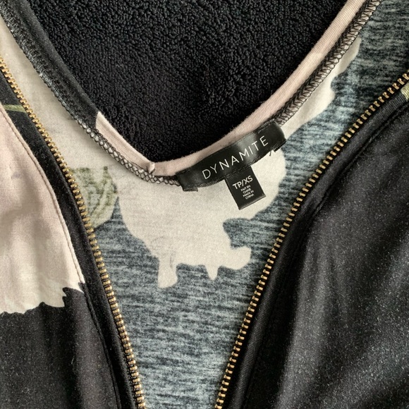 Dynamite Women’s sleeveless size XS - Picture 2 of 2